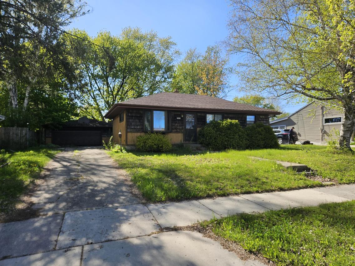 745 10th Ave, Grafton, WI 53024