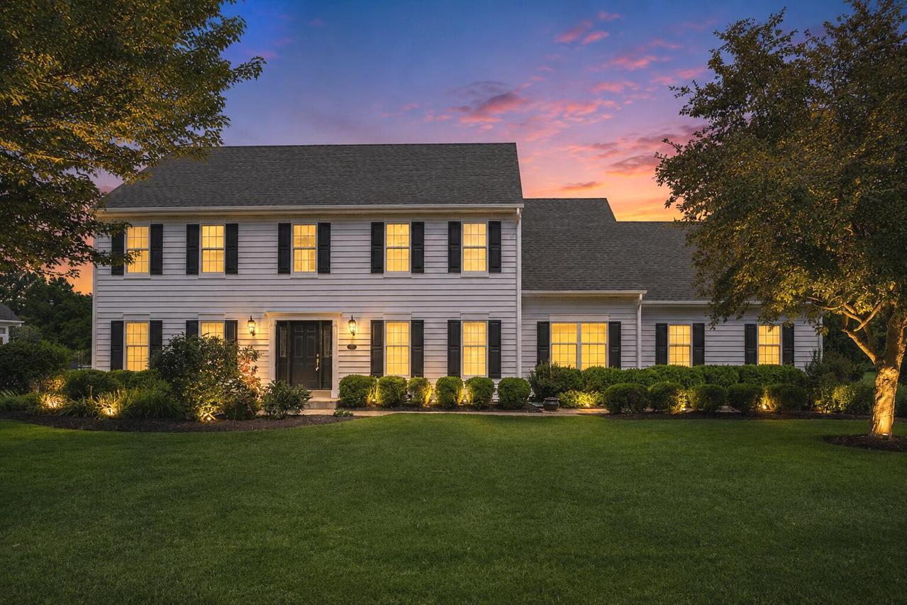 1836 Tallgrass Cir, Waukesha, WI 53188