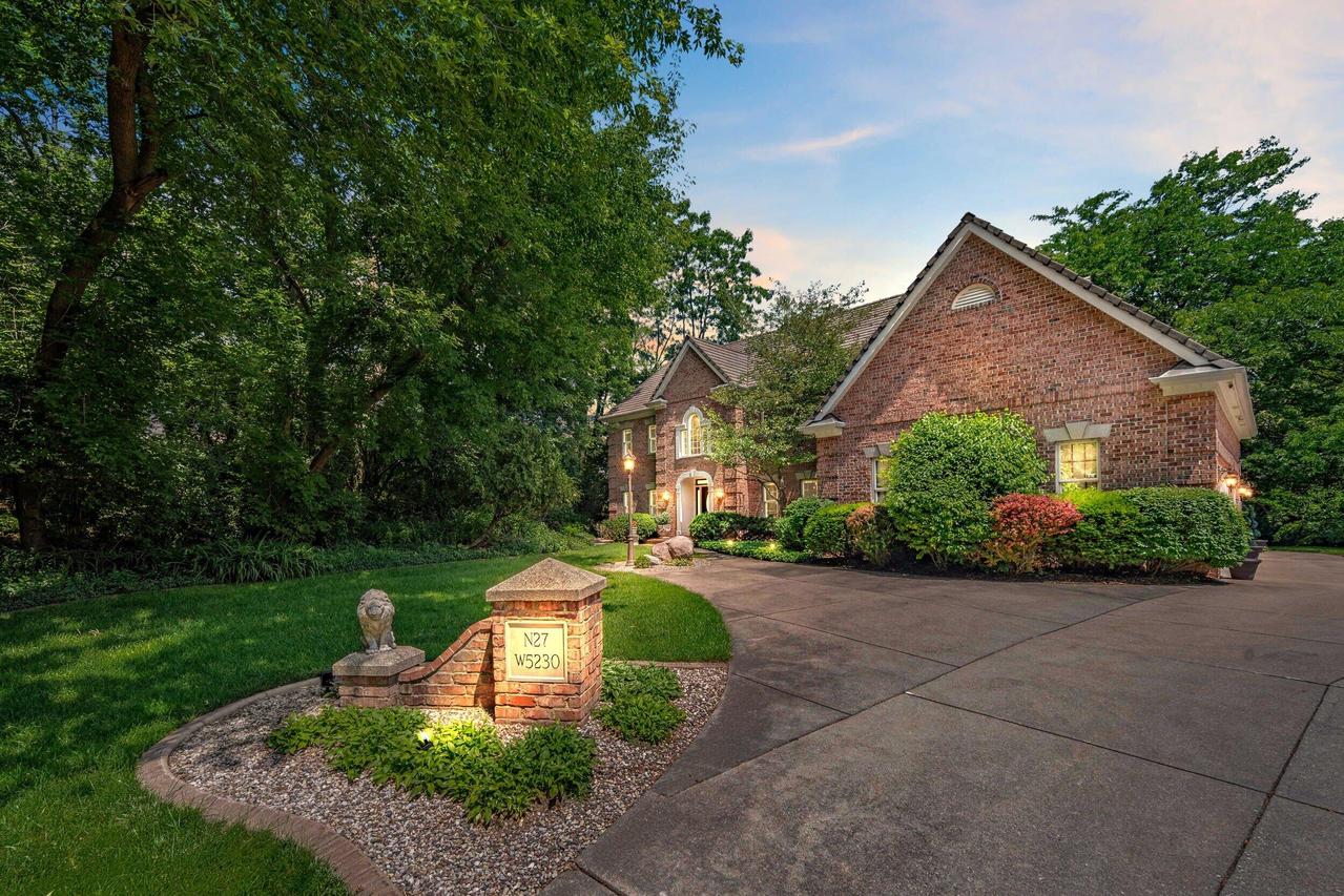 N27W5230 Hamilton Rd, Cedarburg, WI 53012