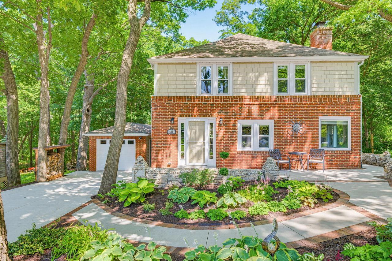 610 N 119th St, Wauwatosa, WI 53226