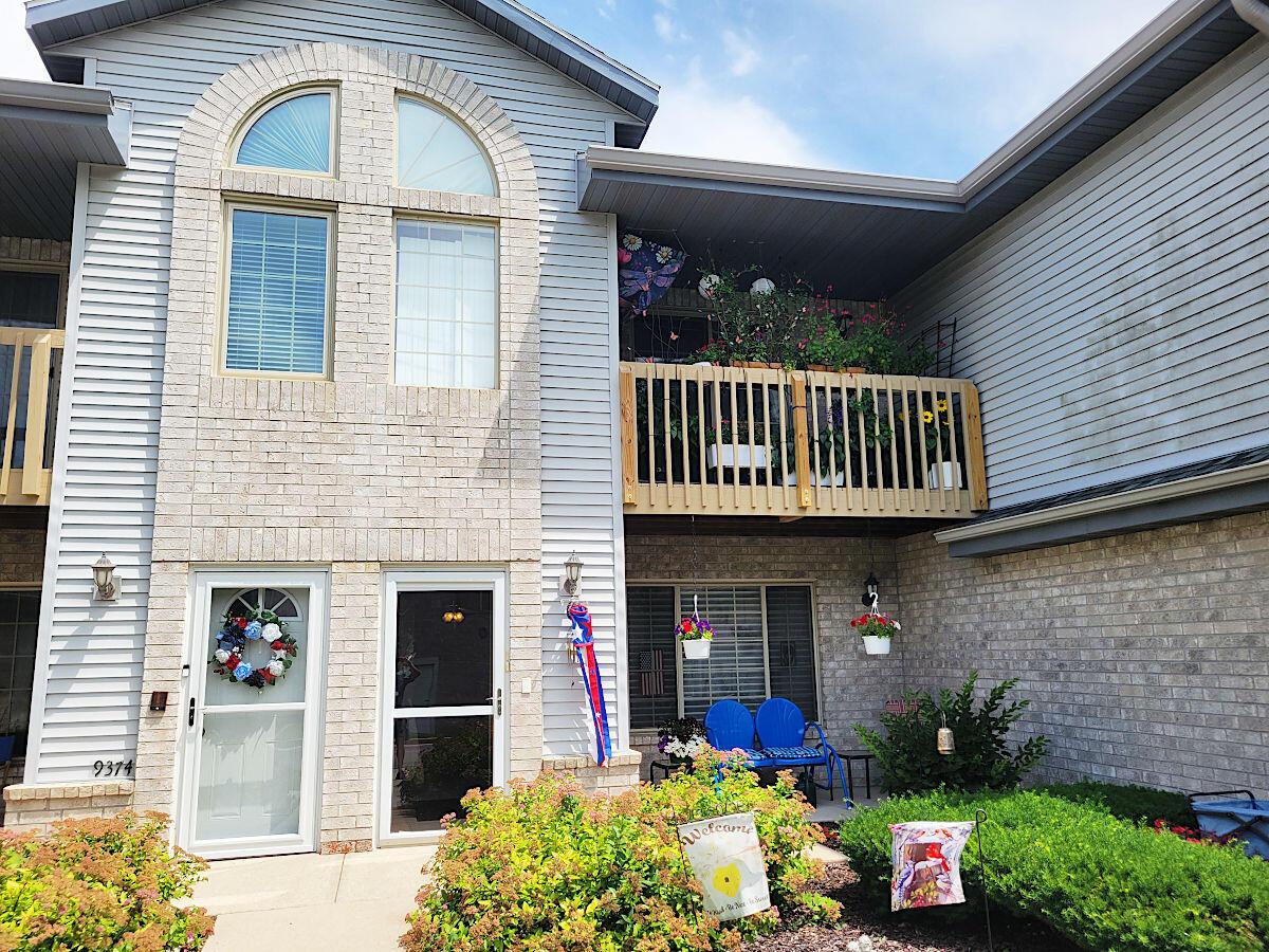 9374 W Loomis Rd #7, Franklin, WI 53132