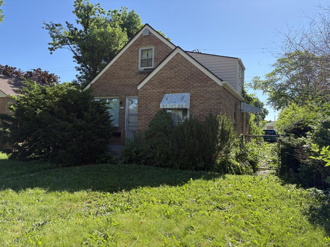 3270 S 51st St, Milwaukee, WI 53219