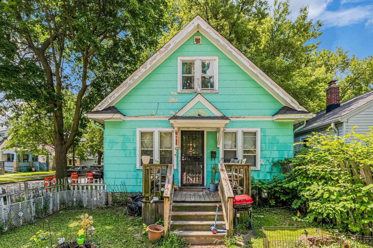 4201 W Sieben Pl, Milwaukee, WI 53216