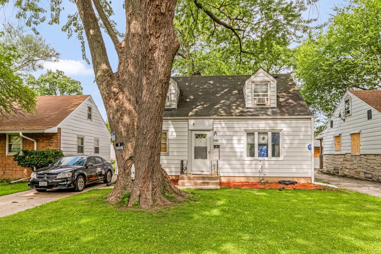 5021 N 58th St, Milwaukee, WI 53218