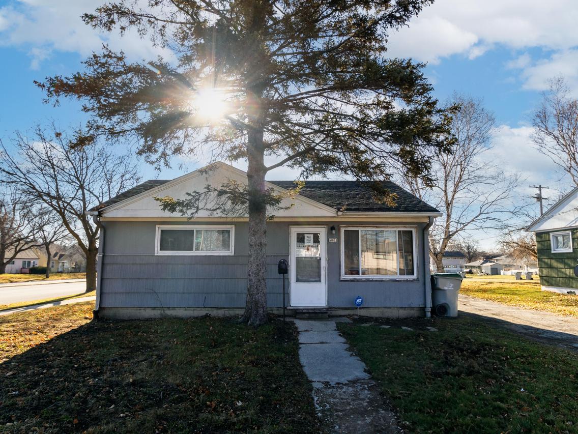 6001 W Carmen Ave, Milwaukee, WI 53218