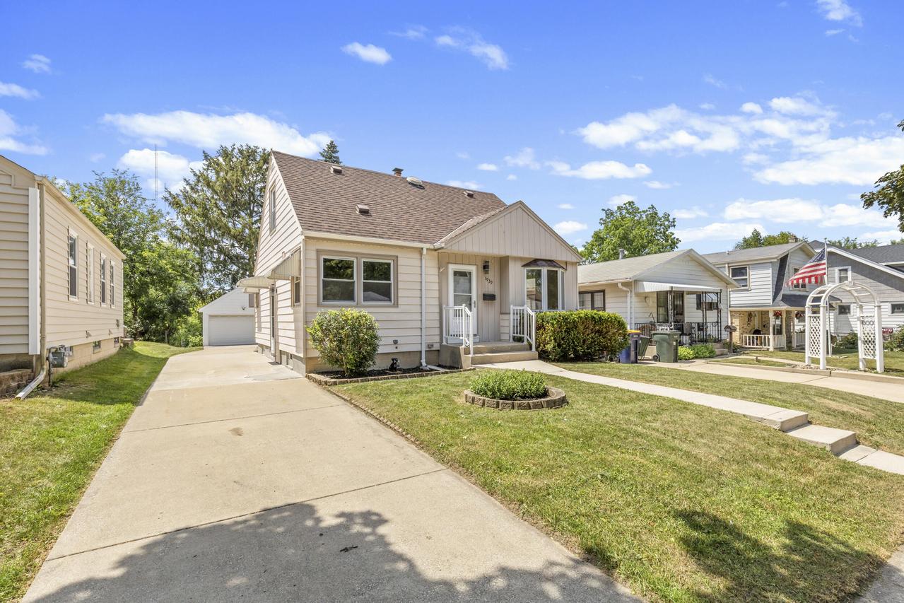 1939 S 97th St, West Allis, WI 53227
