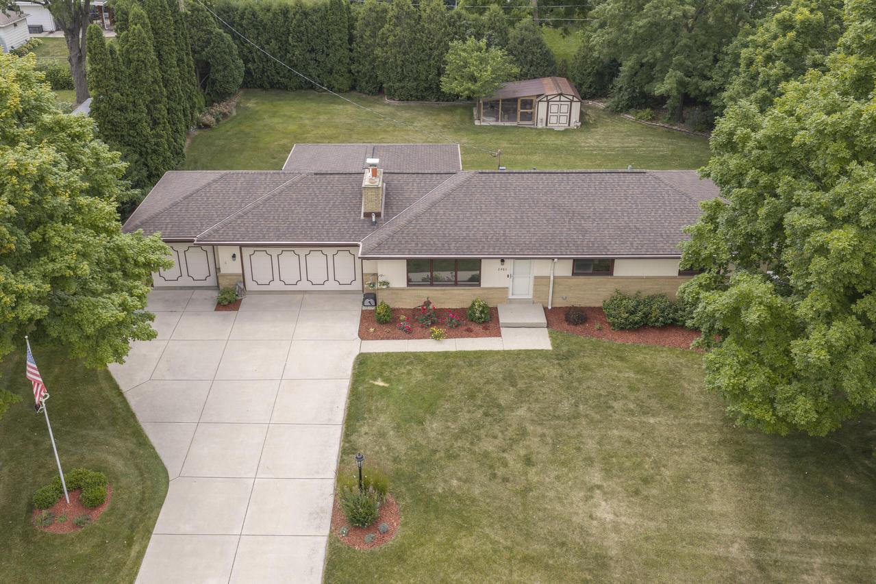 2985 S 126th St, New Berlin, WI 53151