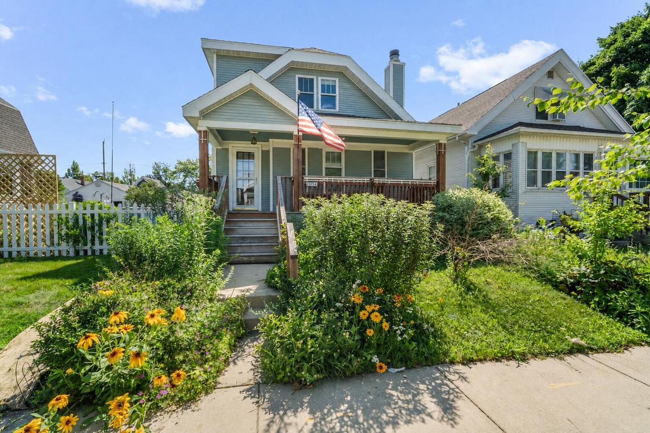 1954 S 58th St, West Allis, WI 53219