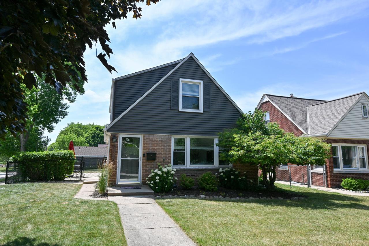 2747 N 83rd St, Milwaukee, WI 53222