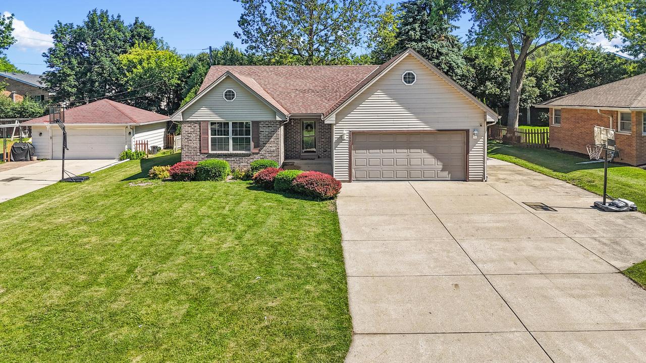 7116 W Carpenter Ave, Greenfield, WI 53220