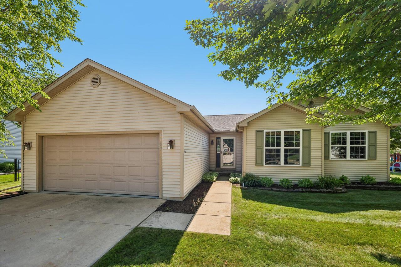 1109 Hickory Ln, Johnson Creek, WI 53094