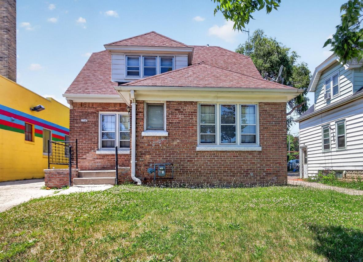 2745 N 58th St, Milwaukee, WI 53210