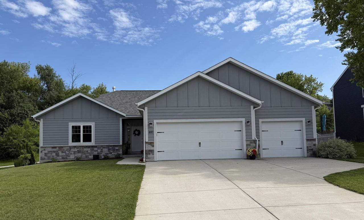 491 Thurow Dr, Oconomowoc, WI 53066