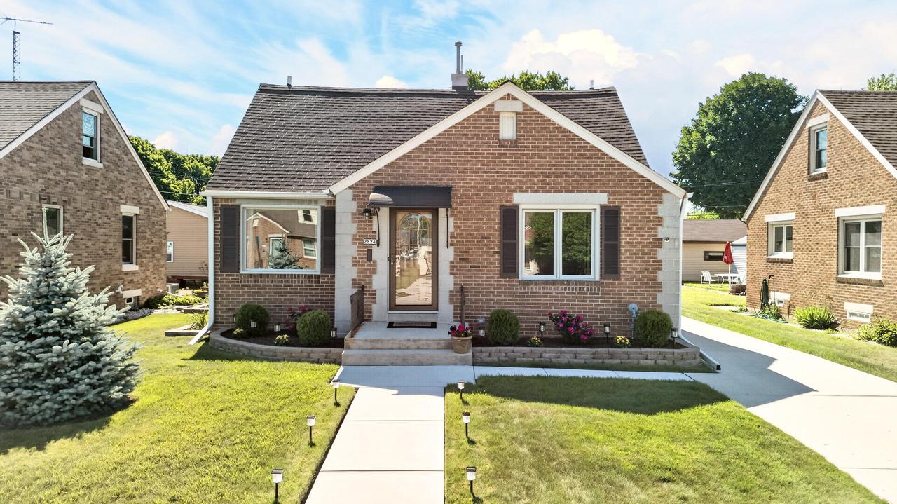 2824 S 8th St, Sheboygan, WI 53081