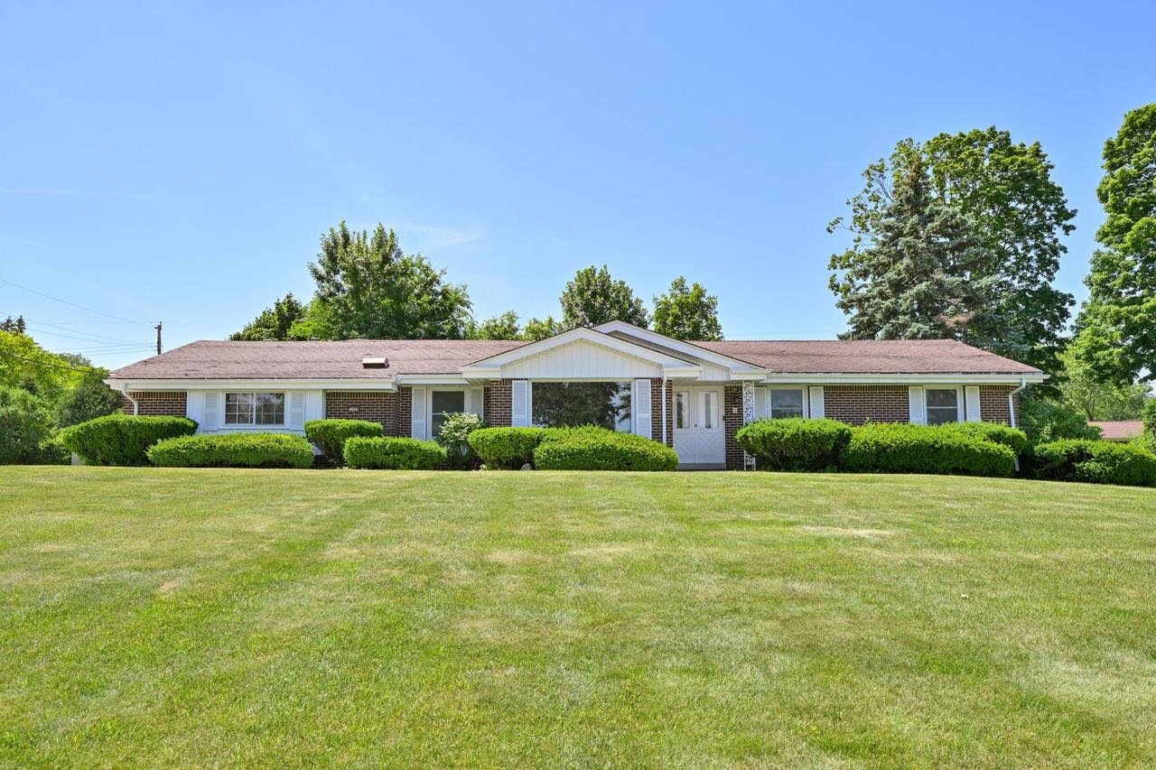 17925 Redvere Dr, Brookfield, WI 53045