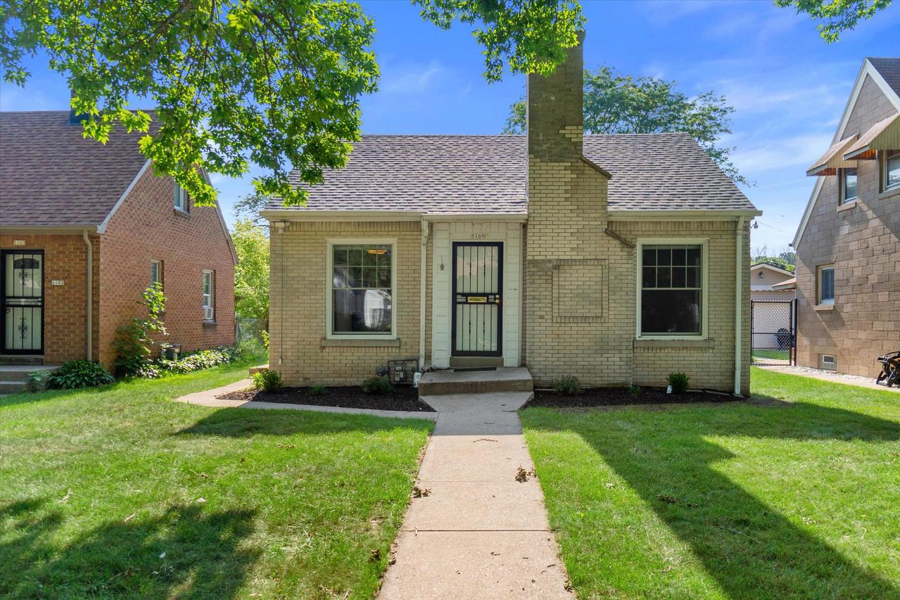 5109 N 24th Pl, Milwaukee, WI 53209