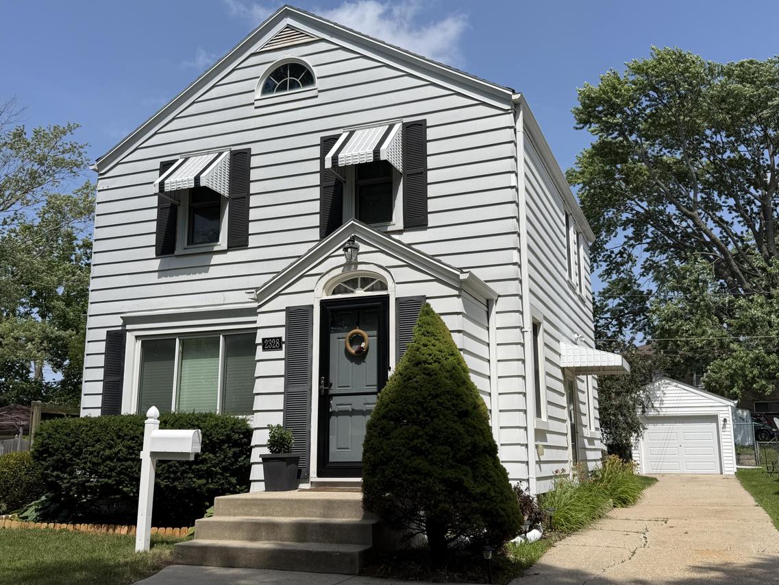 2328 S 77th St, West Allis, WI 53219
