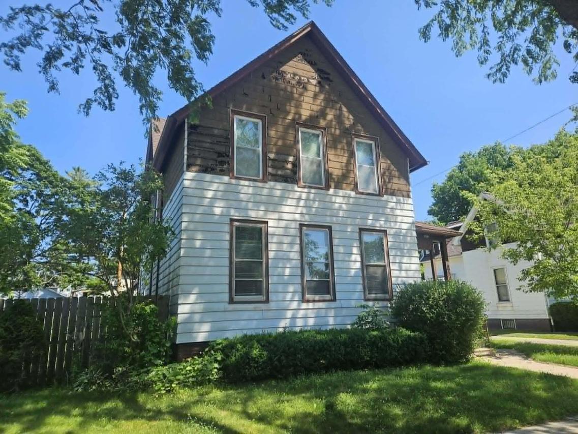 1119 Howard St, Racine, WI 53404