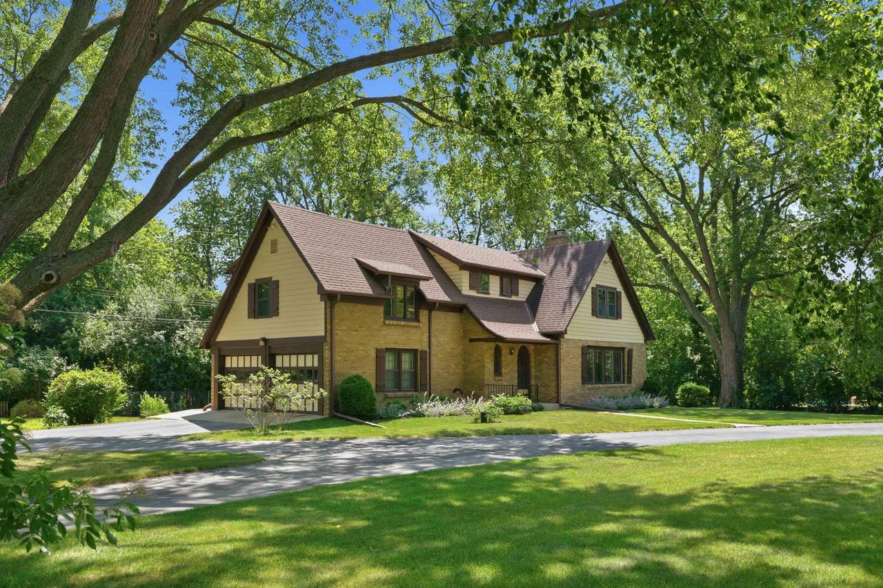 950 Terrace Dr, Elm Grove, WI 53122