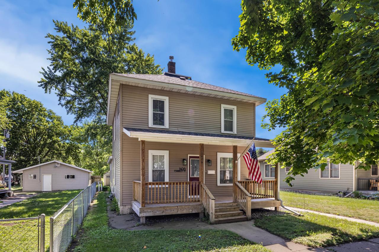 1406 Charles St, La Crosse, WI 54603