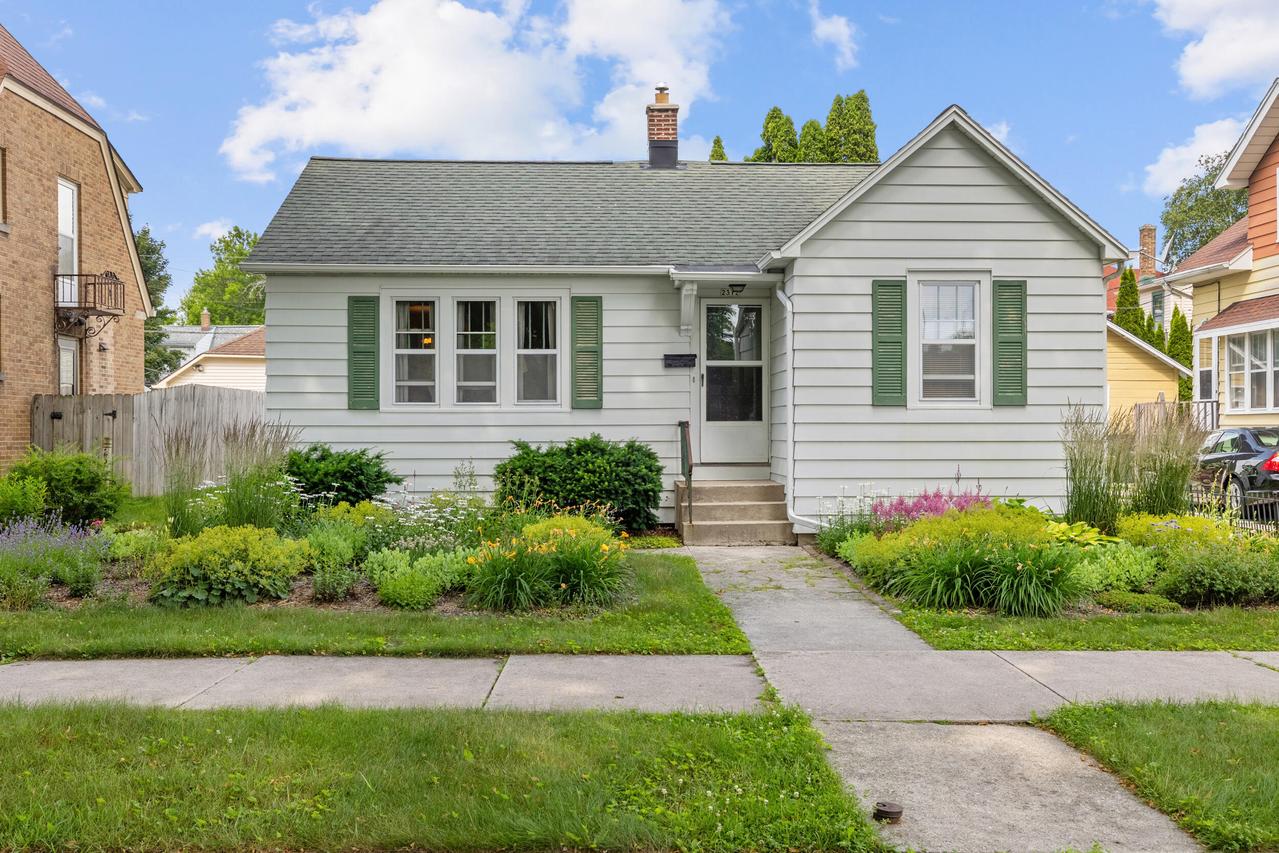 2312 Wedemeyer St, Sheboygan, WI 53081