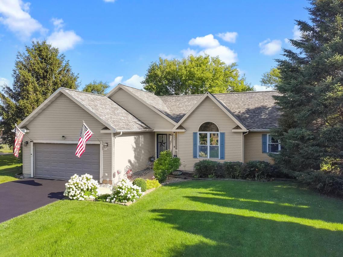522 Valencia Dr, Delavan, WI 53115