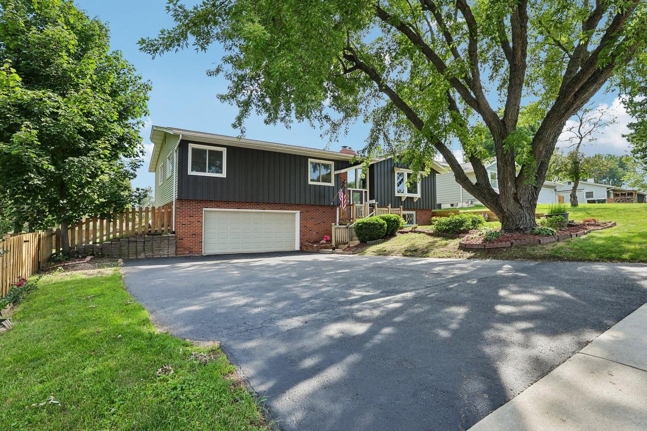 413 W Hilltop Trl, Fort Atkinson, WI 53538
