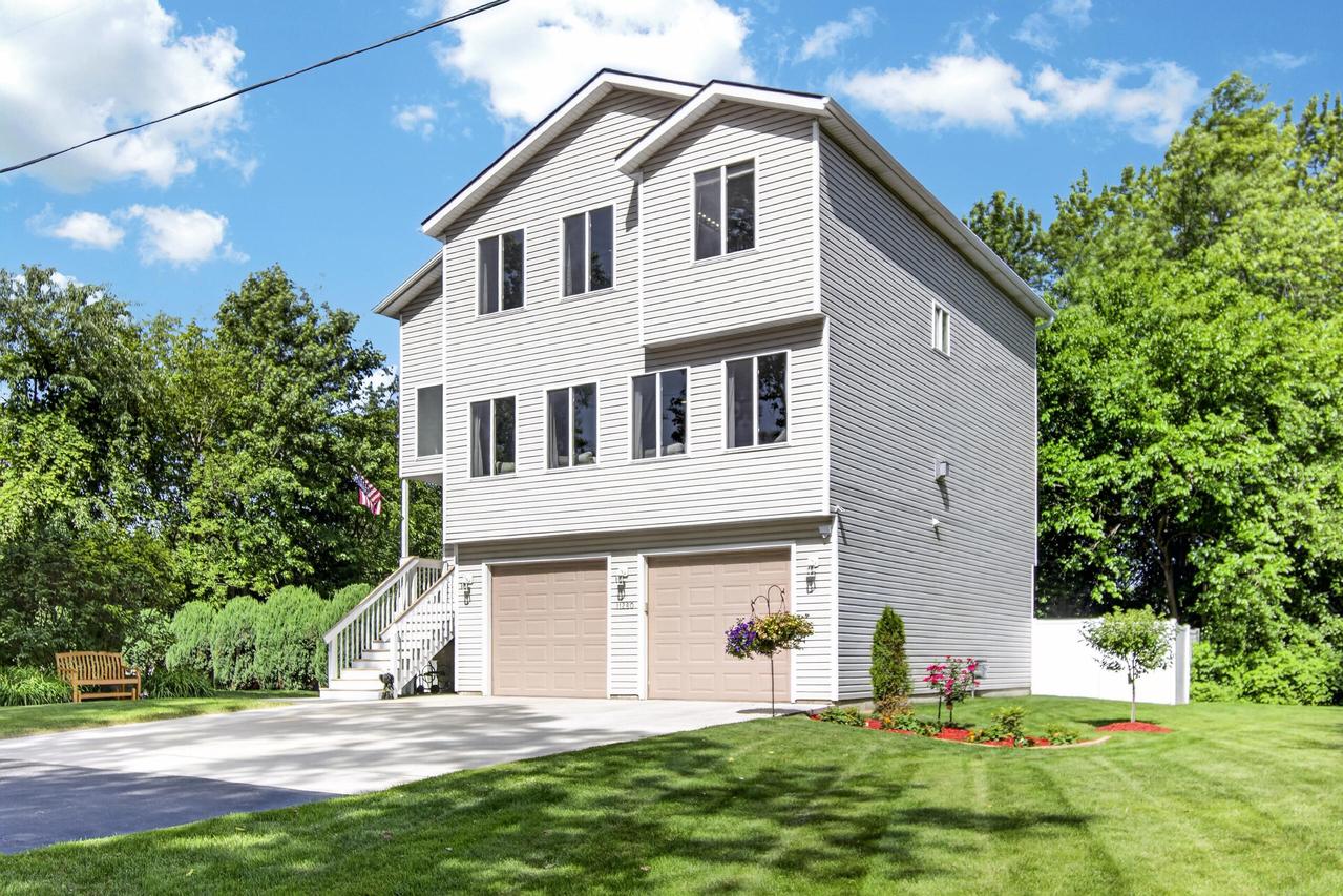 11280 3rd Ave, Pleasant Prairie, WI 53158