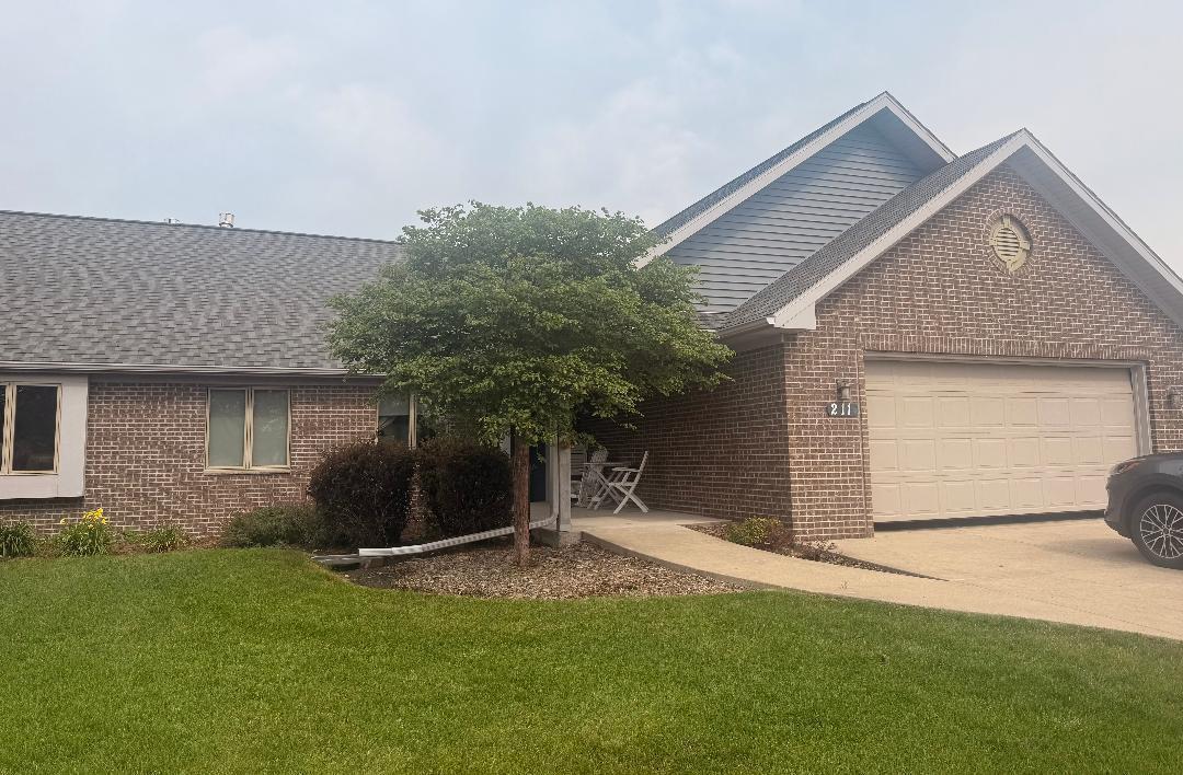 211 Windmill Ln, Walworth, WI 53184