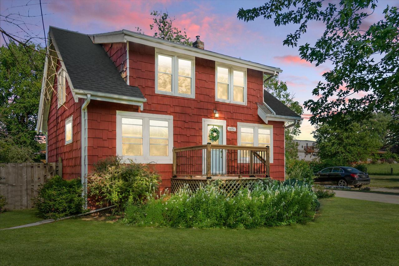 5964 S 28th St, Greenfield, WI 53221