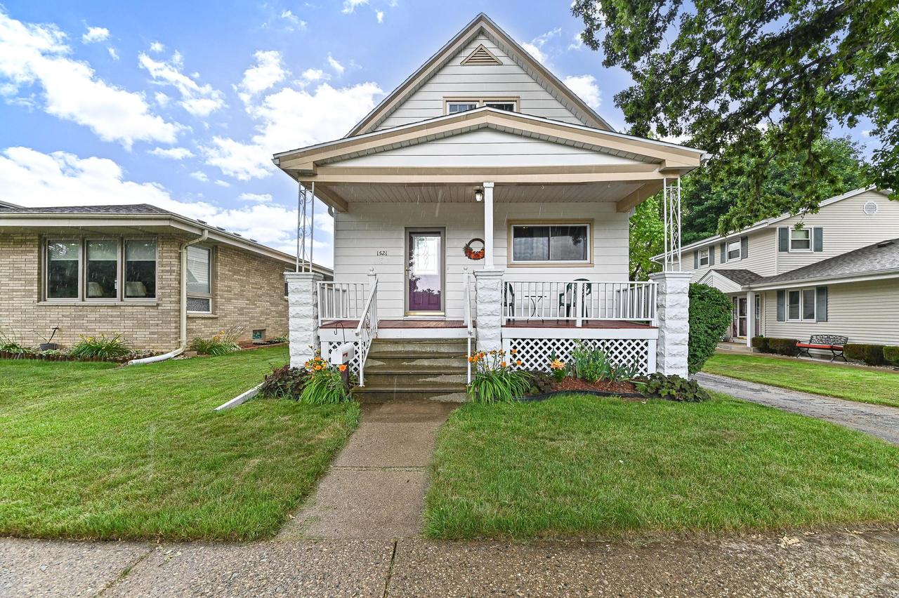 1521 Marquette Ave, South Milwaukee, WI 53172