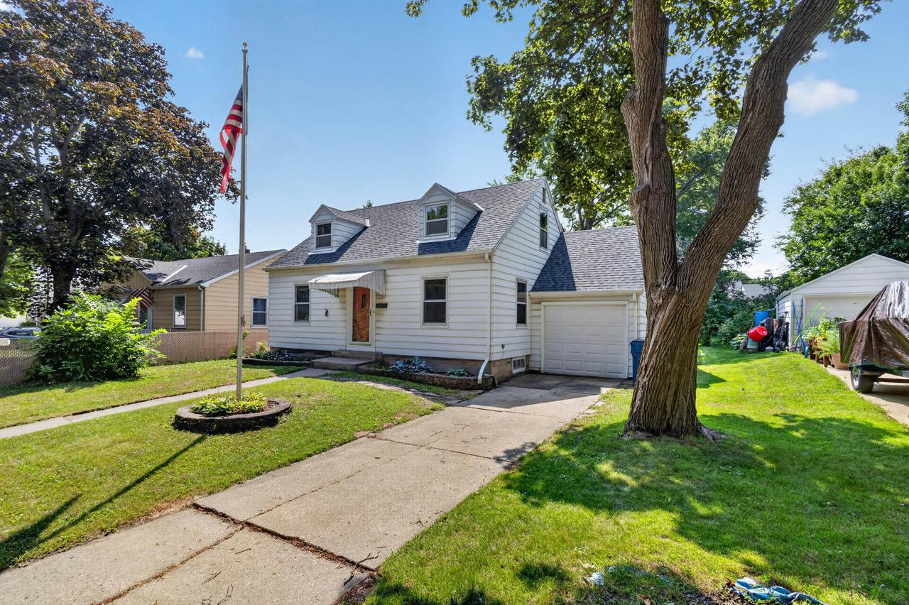 5315 W Arizona St, Milwaukee, WI 53219