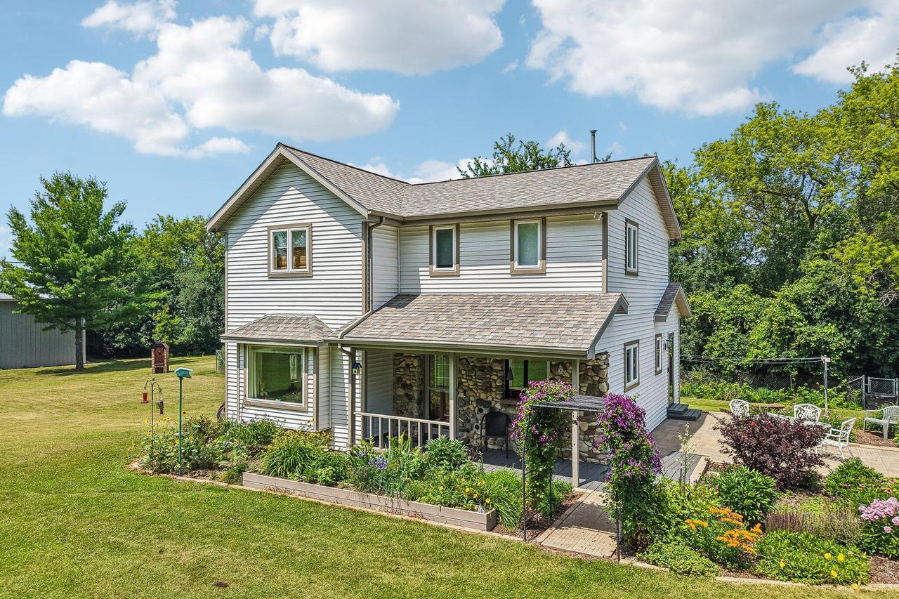 S17W32648 Mickle Rd, Genesee, WI 53018