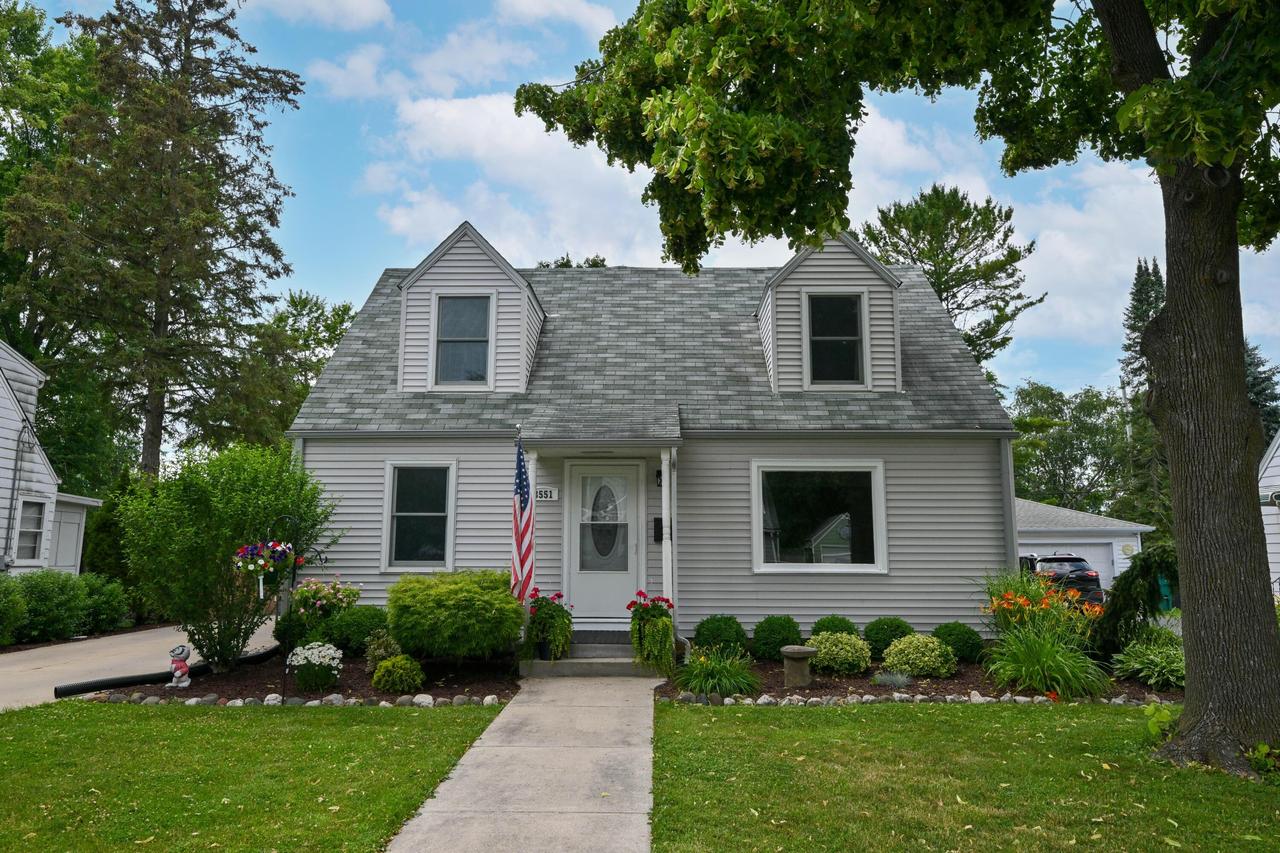 W166N8551 Theodore Ave, Menomonee Falls, WI 53051