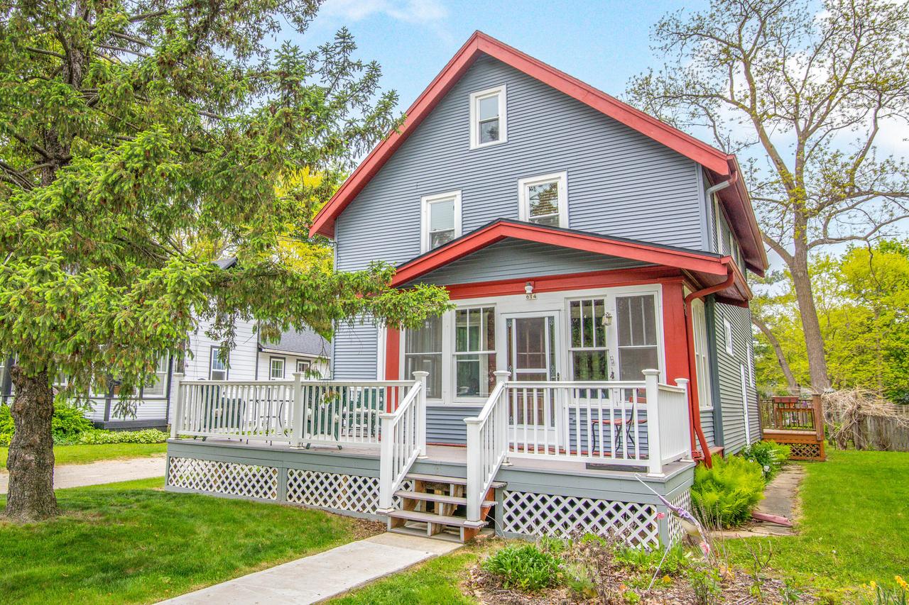 614 S Silver Lake, Oconomowoc, WI 53066