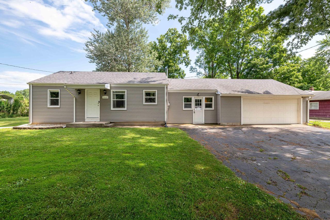S64W18606 Topaz Dr, Muskego, WI 53150
