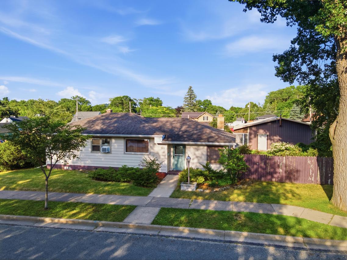 503 8th Ave, Onalaska, WI 54650