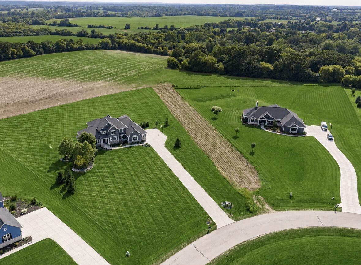 S109W24935 Overlook Dr, Vernon, WI 53149