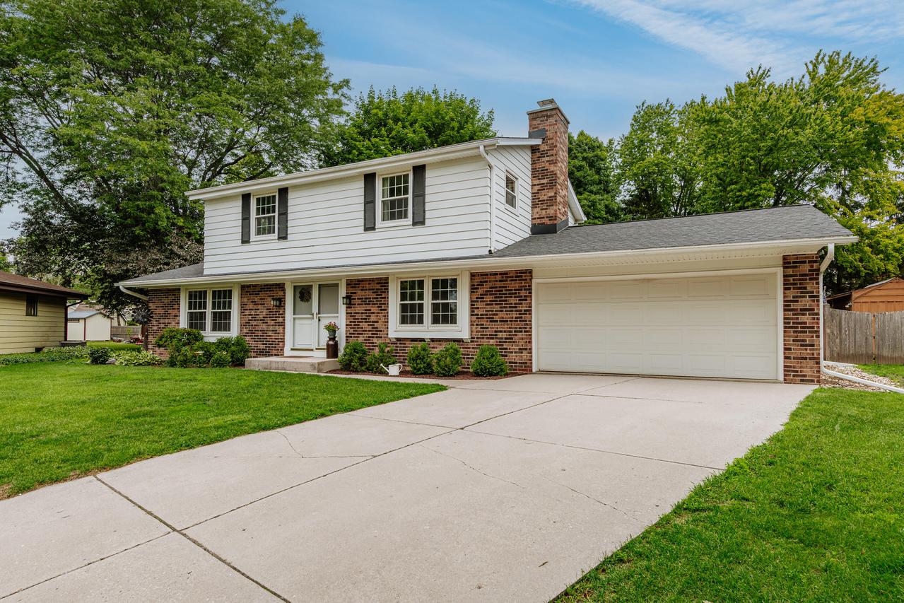 128 Audubon Ct, Grafton, WI 53024