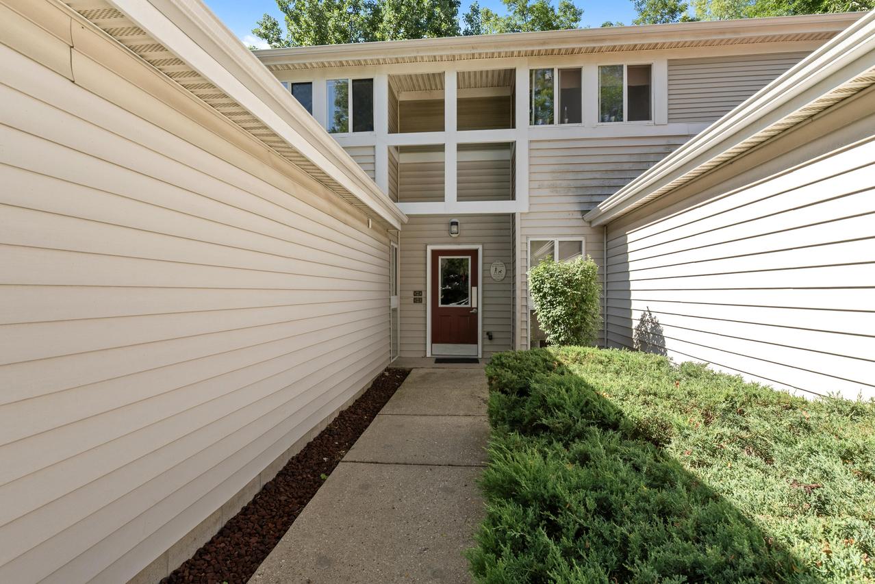 817 W Puetz Rd, Oak Creek, WI 53154