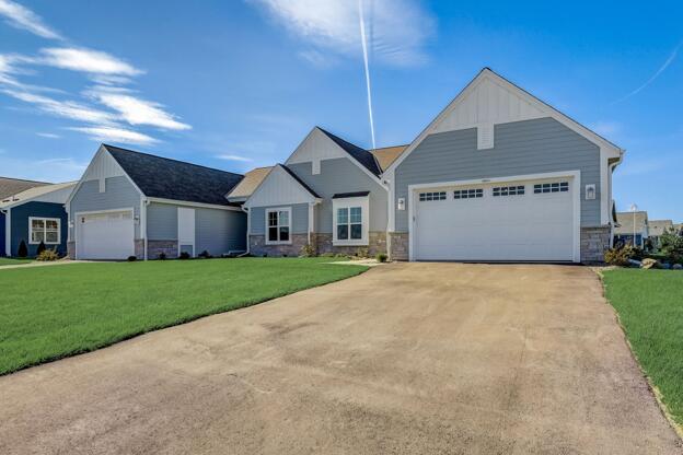 1356 Prairie Creek #26C, Oconomowoc, WI 53066