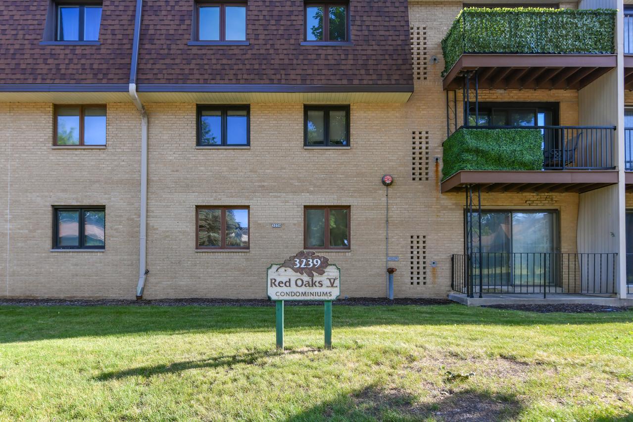 3239 S 58th St #111, Milwaukee, WI 53219