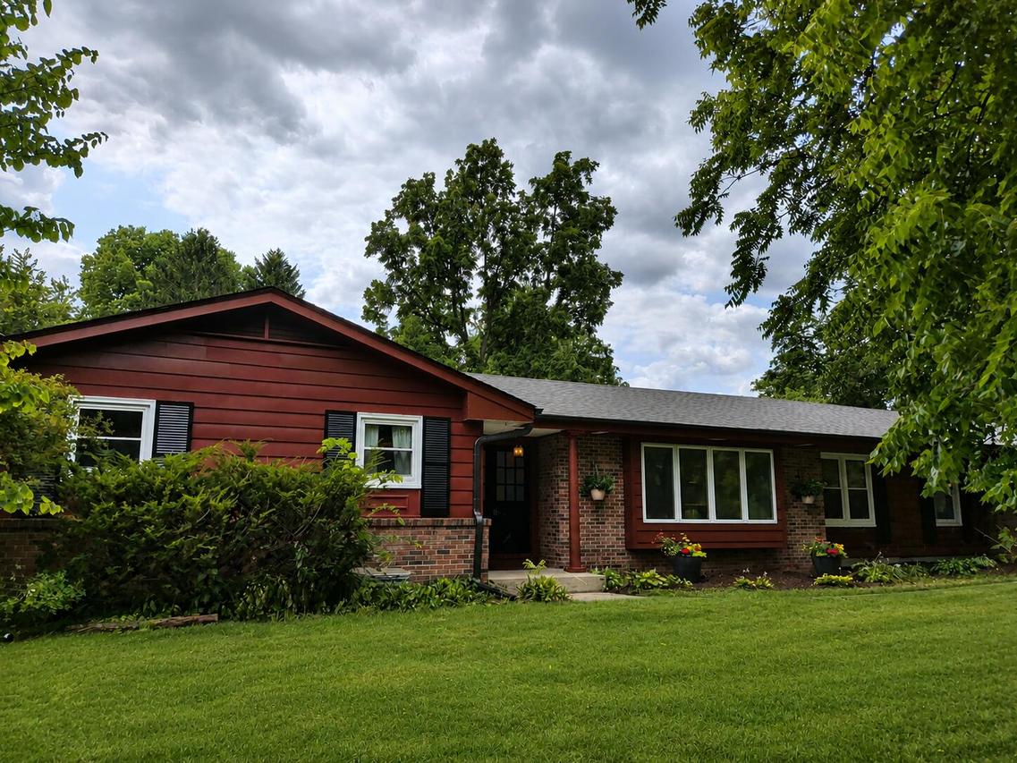 N8093 Lakeview Rd, Ixonia, WI 53066