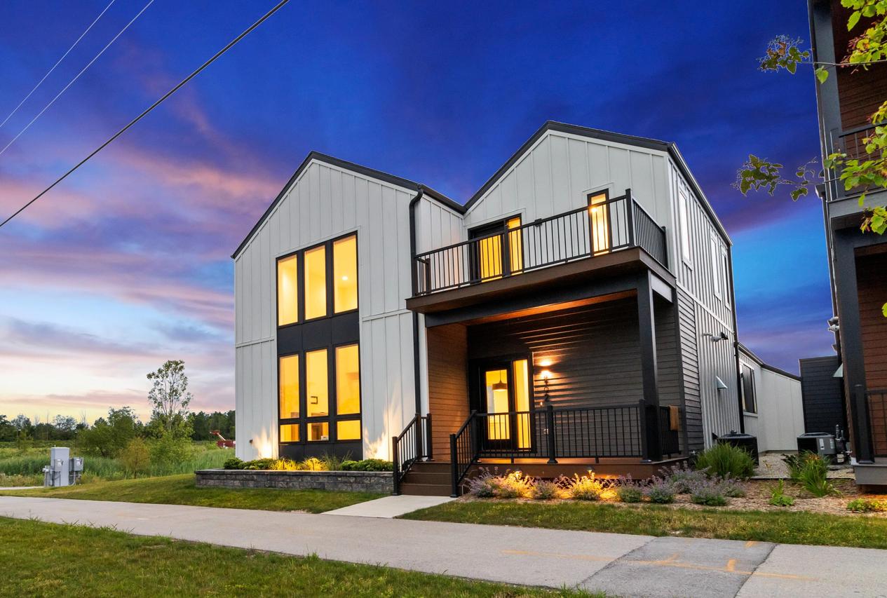 4192 E Lake Vista, Oak Creek, WI 53154