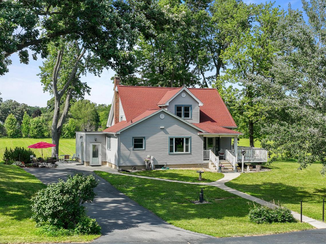 5160 Neumann Ln, Wheatland, WI 53105