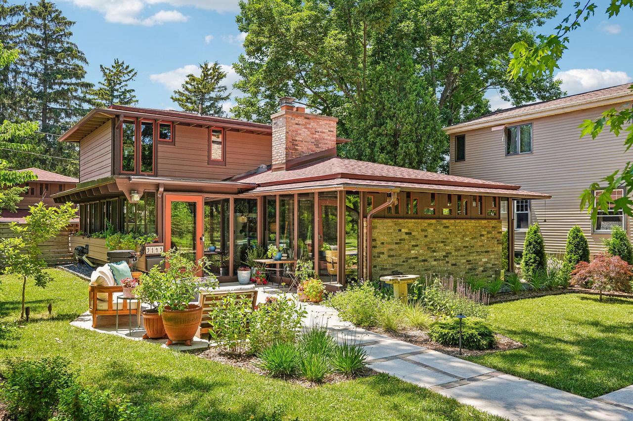 3149 S Superior St, Milwaukee, WI 53207
