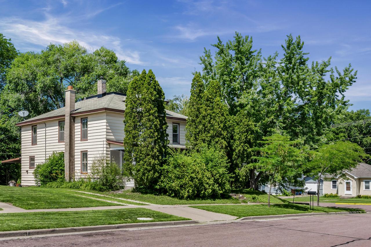 319 Locust St, Onalaska, WI 54650