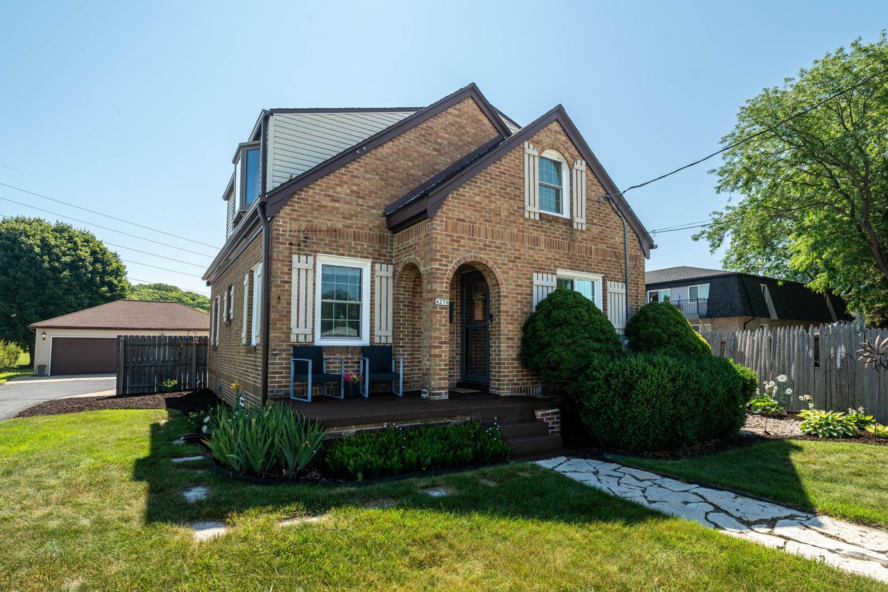 4270 S Nicholson Ave, Saint Francis, WI 53235