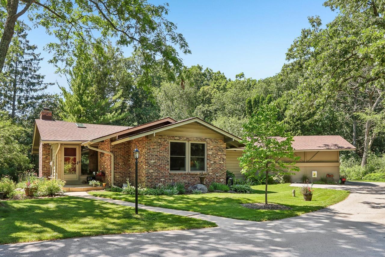 632 Mount Snowdon Rd, Wales, WI 53183