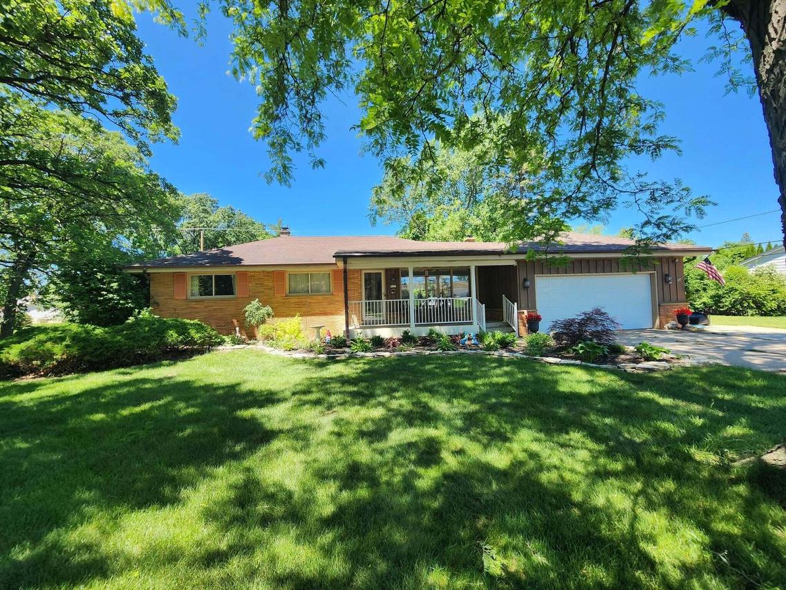 9165 S 94th St, Franklin, WI 53132